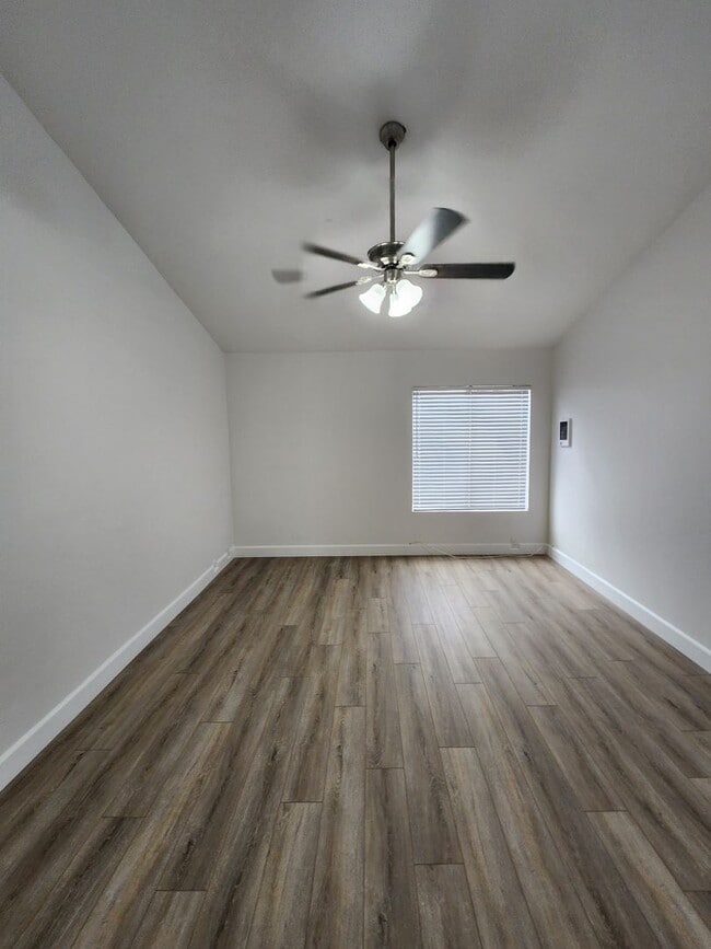 Building Photo - 2BD/2BA Condo in The Plaza Community - MOV...