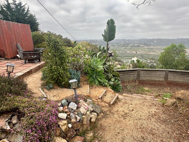 Building Photo - Stunning Encinitas Apartment with Panoramic Views