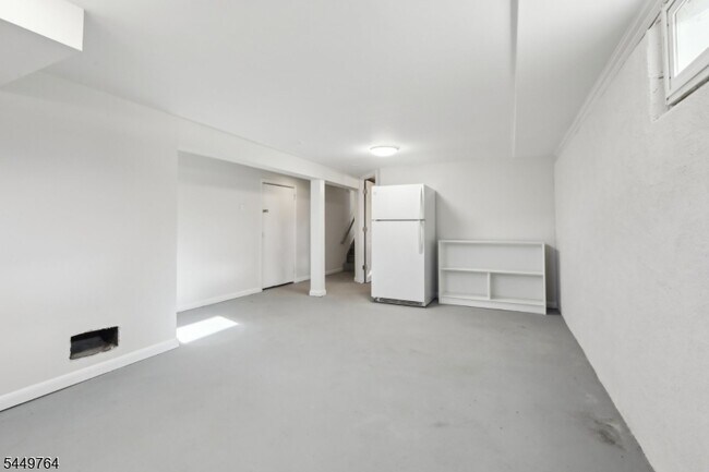 Building Photo - 287 Country Club Dr
