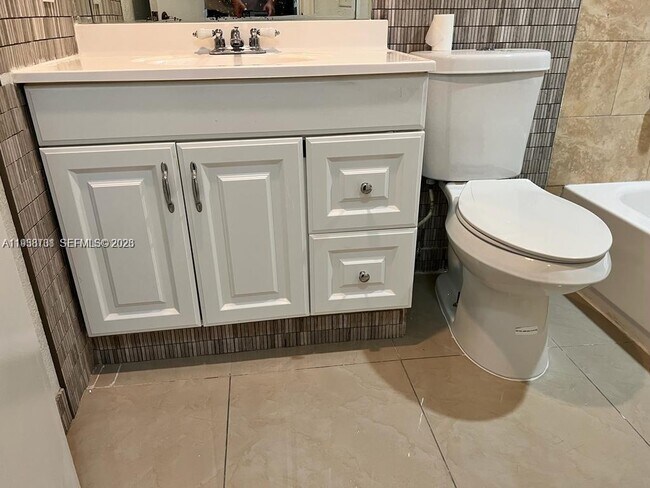 Building Photo - 1305 W 53rd St