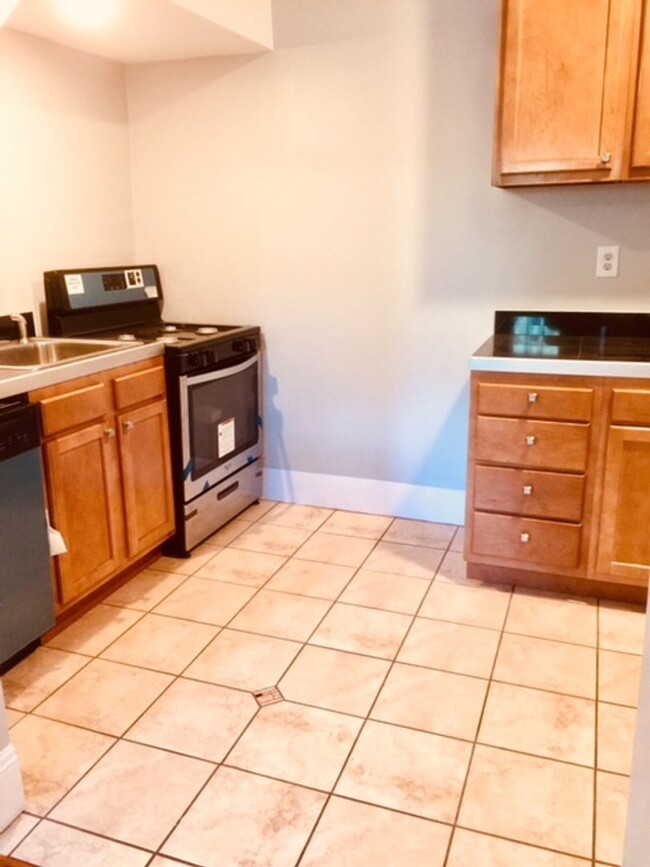 Primary Photo - 5533 Black St