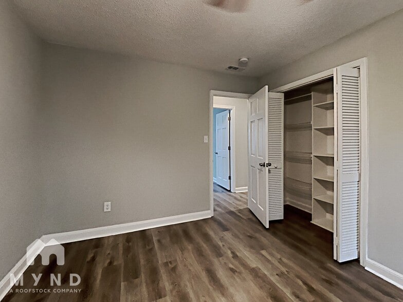 Building Photo - 10024 Fireside Ln