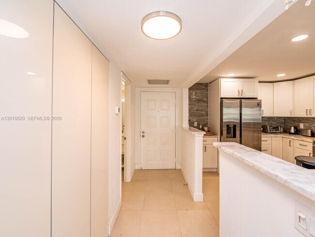 Building Photo - 5000 N Ocean Blvd