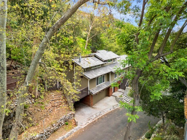 Building Photo - 850 Country Club Dr