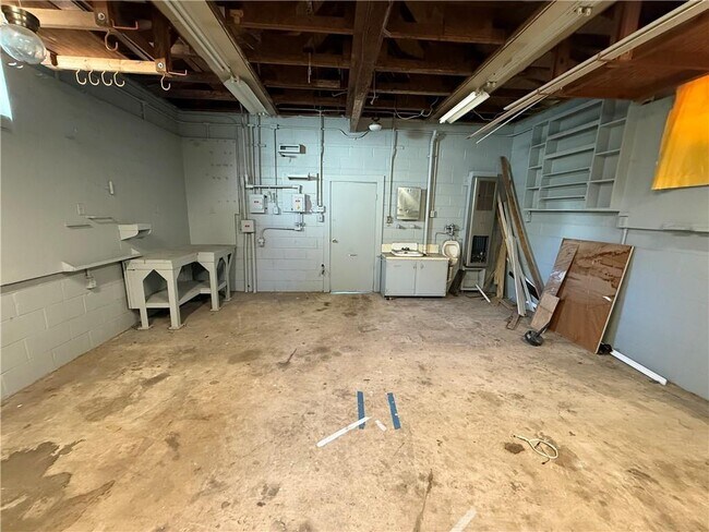 Building Photo - 314 1st St