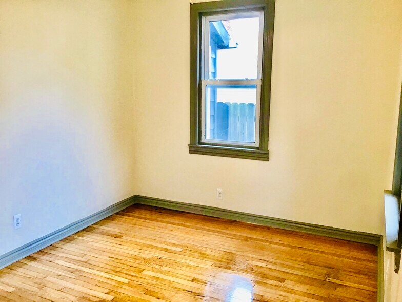 Building Photo - 1312 E Harry Ave