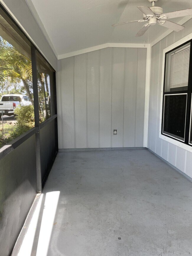 Building Photo - 9037 SE Hobe Ridge Ave