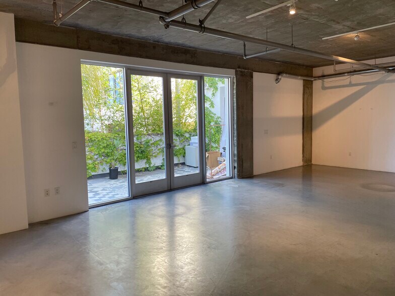 Building Photo - 116 E Yanonali St