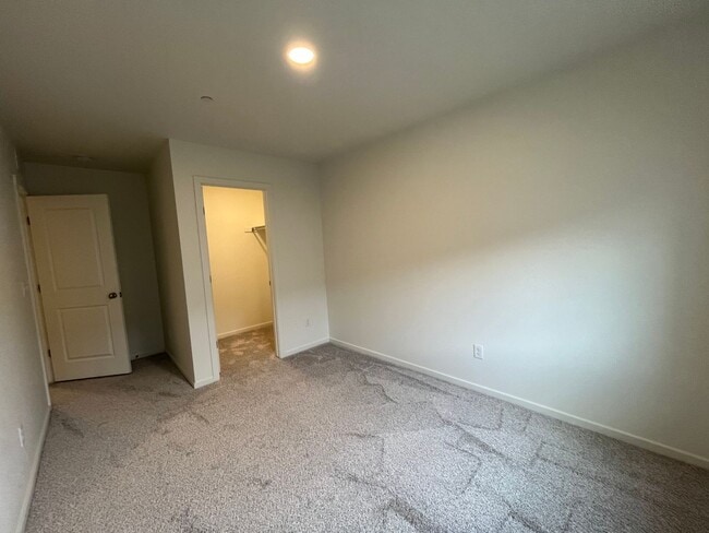 Building Photo - Beautiful Newer Build Townhome in Greeley