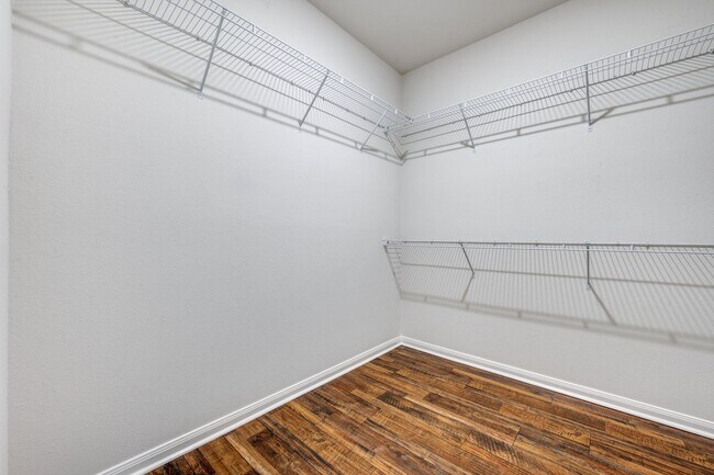 Building Photo - 3015 Watercrest Dr