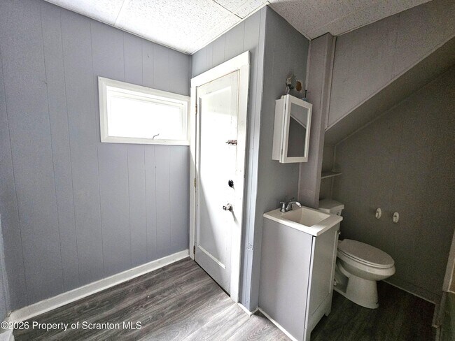 Building Photo - 351 Main St