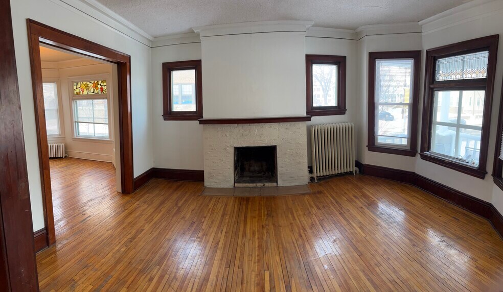 Building Photo - 2600 Emerson Ave S