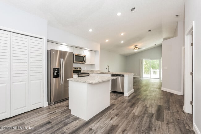 Building Photo - 2520 Townsquare Dr