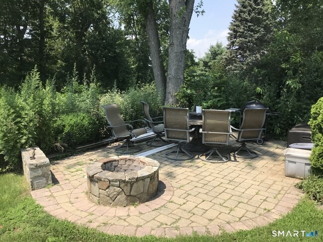 Building Photo - 720 Knapps Hwy