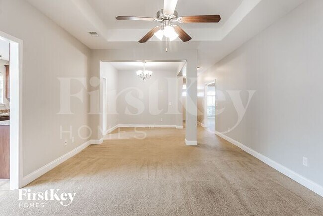 Building Photo - 221 Hillcrest Dr