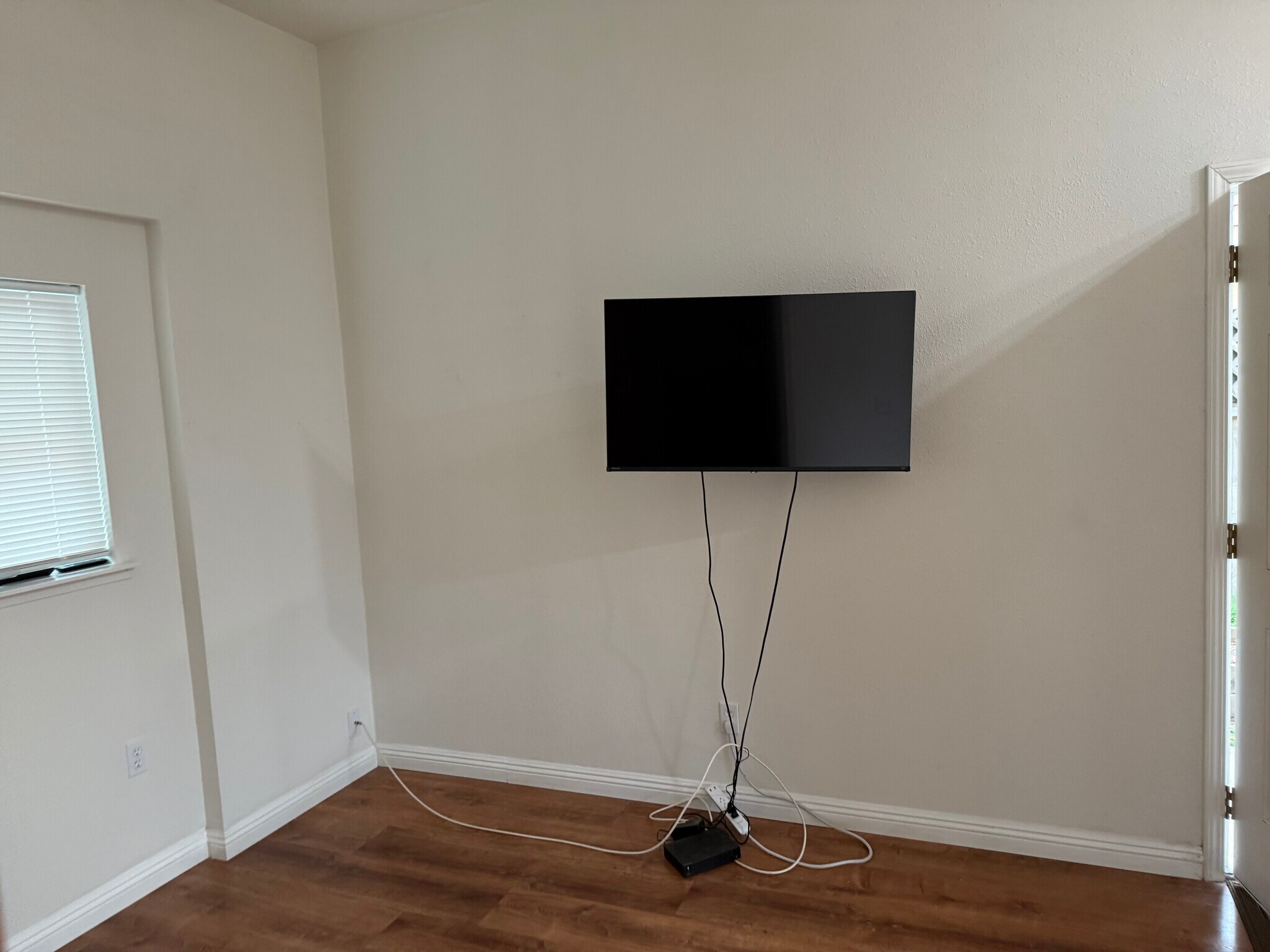 Building Photo - 744 Hermosa Vista Way