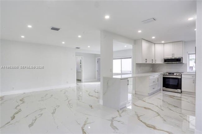 Building Photo - 3305 SW 2nd St