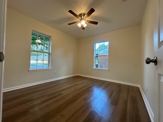 Building Photo - 1517 Bonham Dr