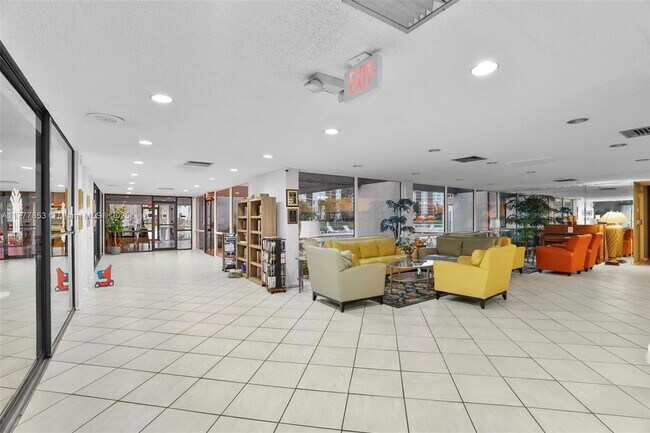 Building Photo - 2313 S Cypress Bend Dr