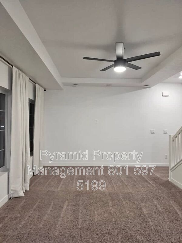 Building Photo - 103 E Brushy Canyon St