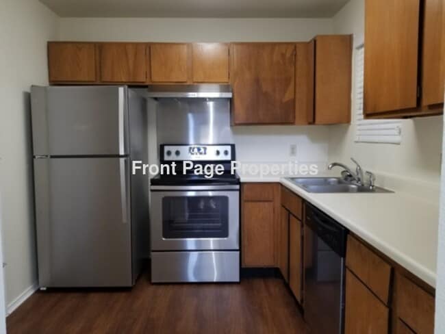 Building Photo - 1306 Danbury Square