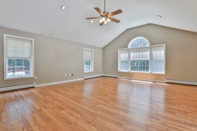 Building Photo - 76 Groton Rd