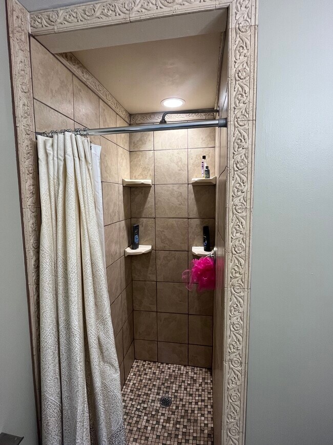 Building Photo - 839 Virginia Beach Blvd