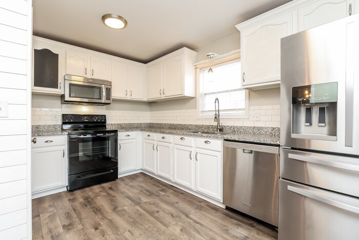 Building Photo - 829 Buckhorn Dr