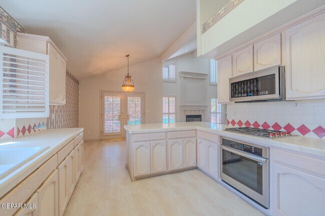 Building Photo - 2066 Paseo Del Prado Dr