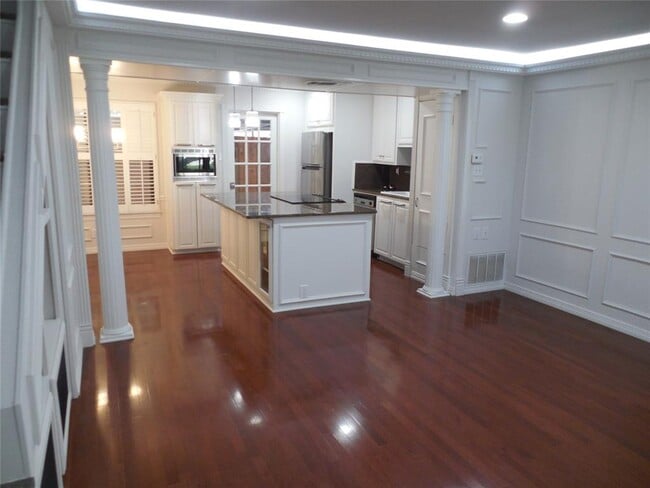 Building Photo - 3501 Greystone Dr