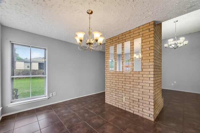 Building Photo - 319 Richvale Ln