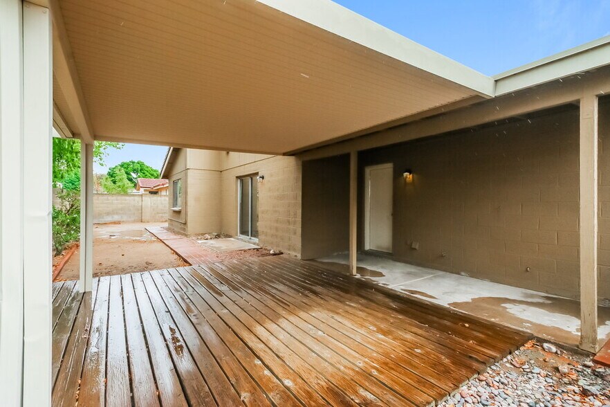 Building Photo - 1616 N Alta Mesa Dr
