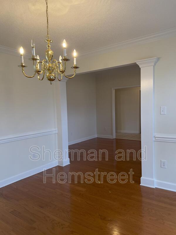 Building Photo - 3404 Thames Pl