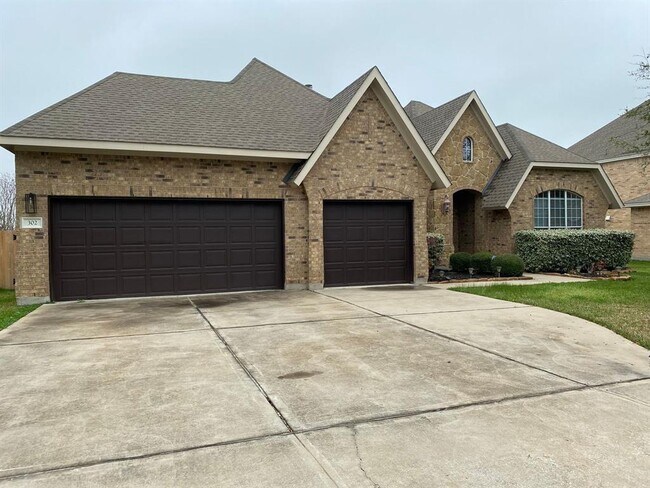 Primary Photo - 302 Las Colinas Dr