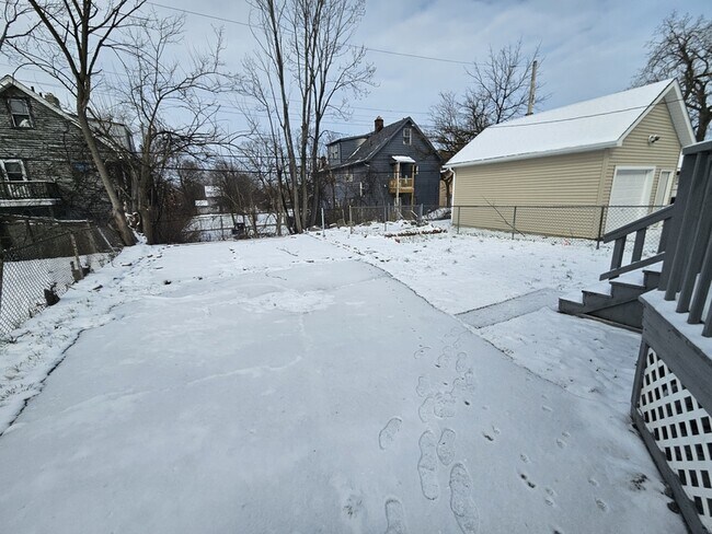 Building Photo - 3386 E 134th St