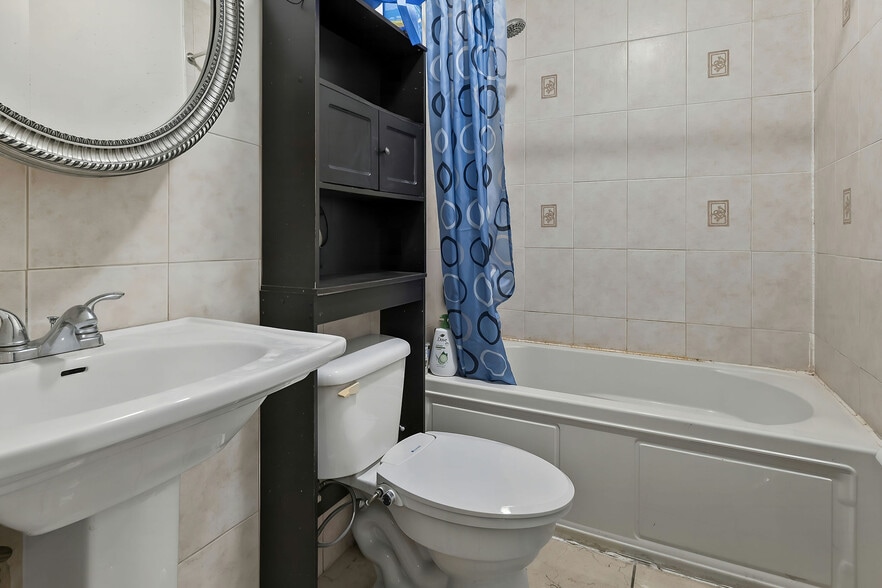 Building Photo - 15 Wales Ave