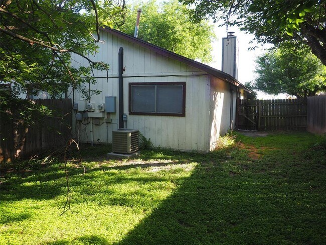 Building Photo - 1218 Tartan Ln