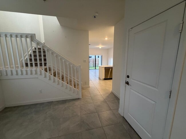 Building Photo - 286 SW 159th Dr