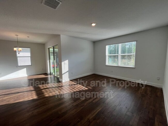 Building Photo - 737 Trillium Ct