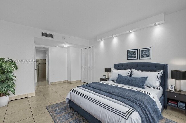 Building Photo - 1750 NE 191st St