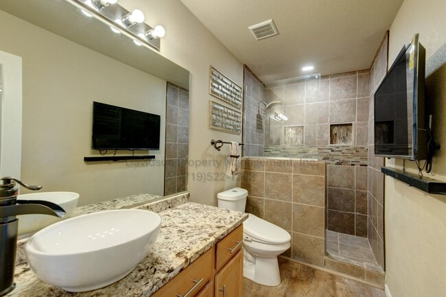 Building Photo - Gorgeous 4 Bedroom House in East Fountain Valley