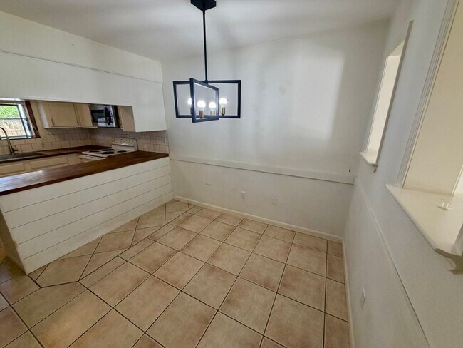 Building Photo - 299 Anchors Pl