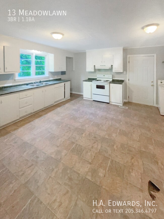 Building Photo - 13 Meadowlawn-