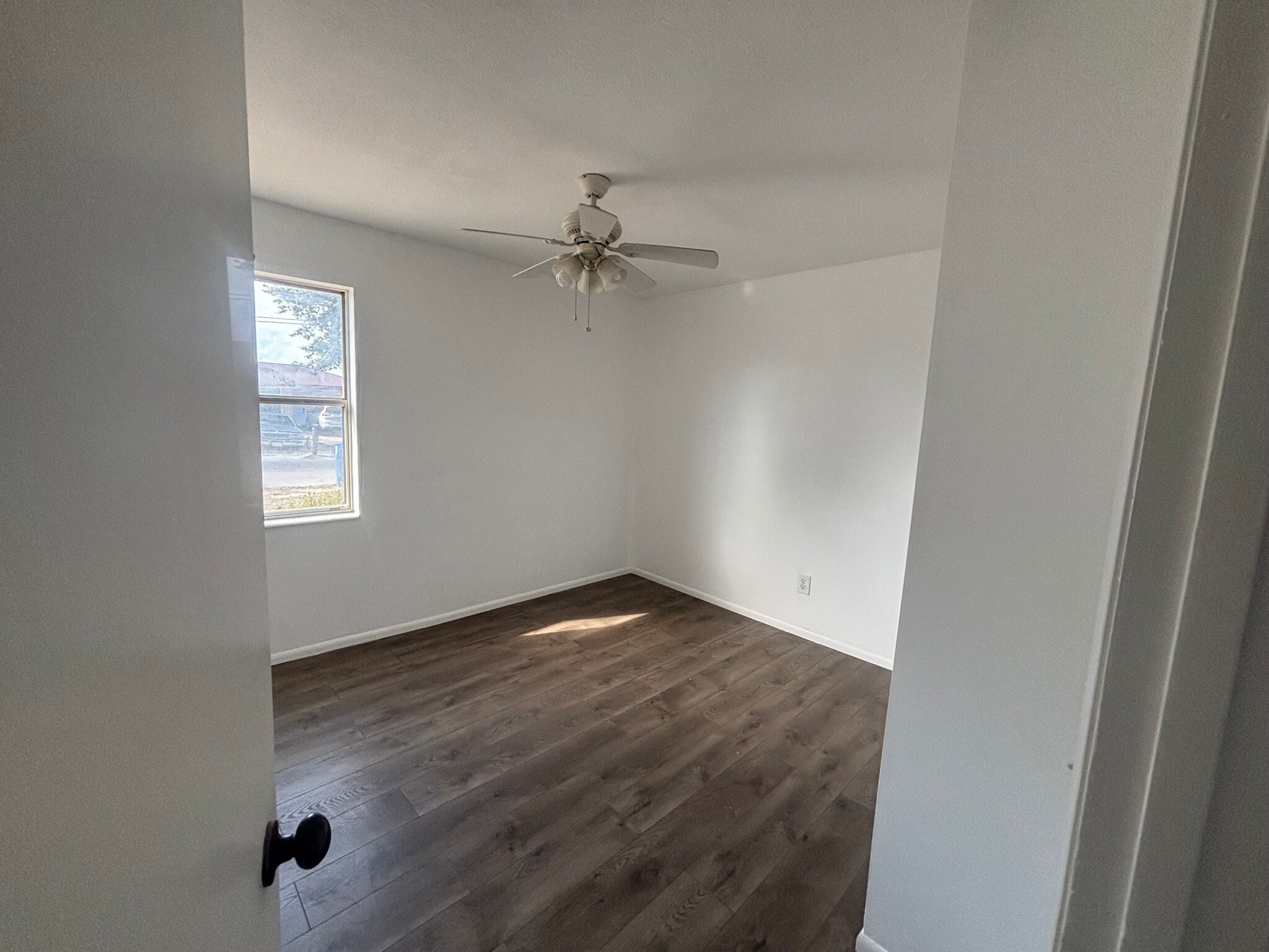 Building Photo - 906 N Church Ave