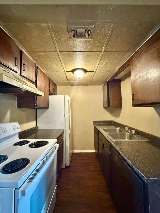 Building Photo - Tour Today! 1 Bed 1 Bath Apartment Near Downtown Tyler!