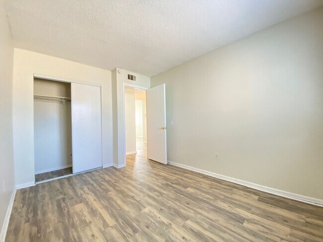 Building Photo - 3455-3457-APEX