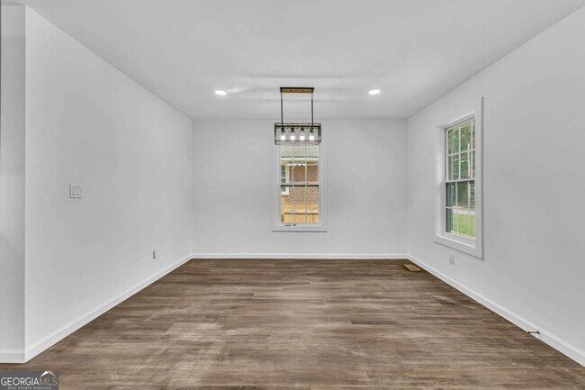 Building Photo - 388 Sargent Dr SE