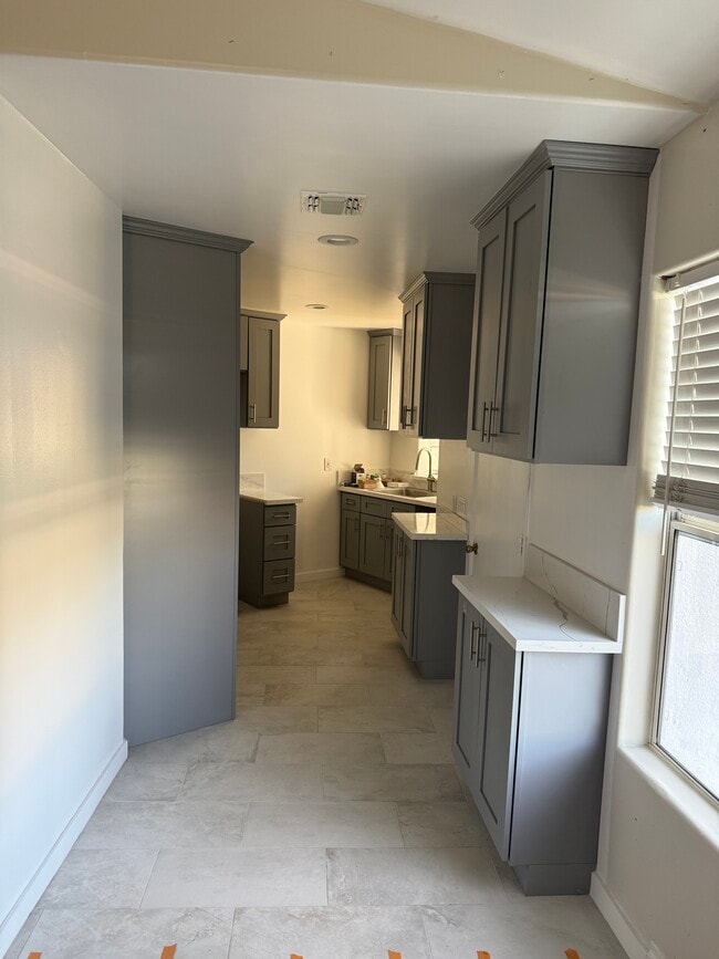 Building Photo - 22636 Oxnard St