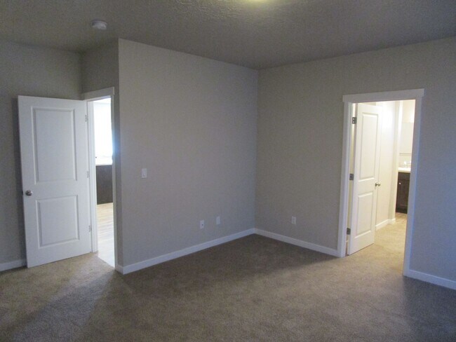 Building Photo - 0598
