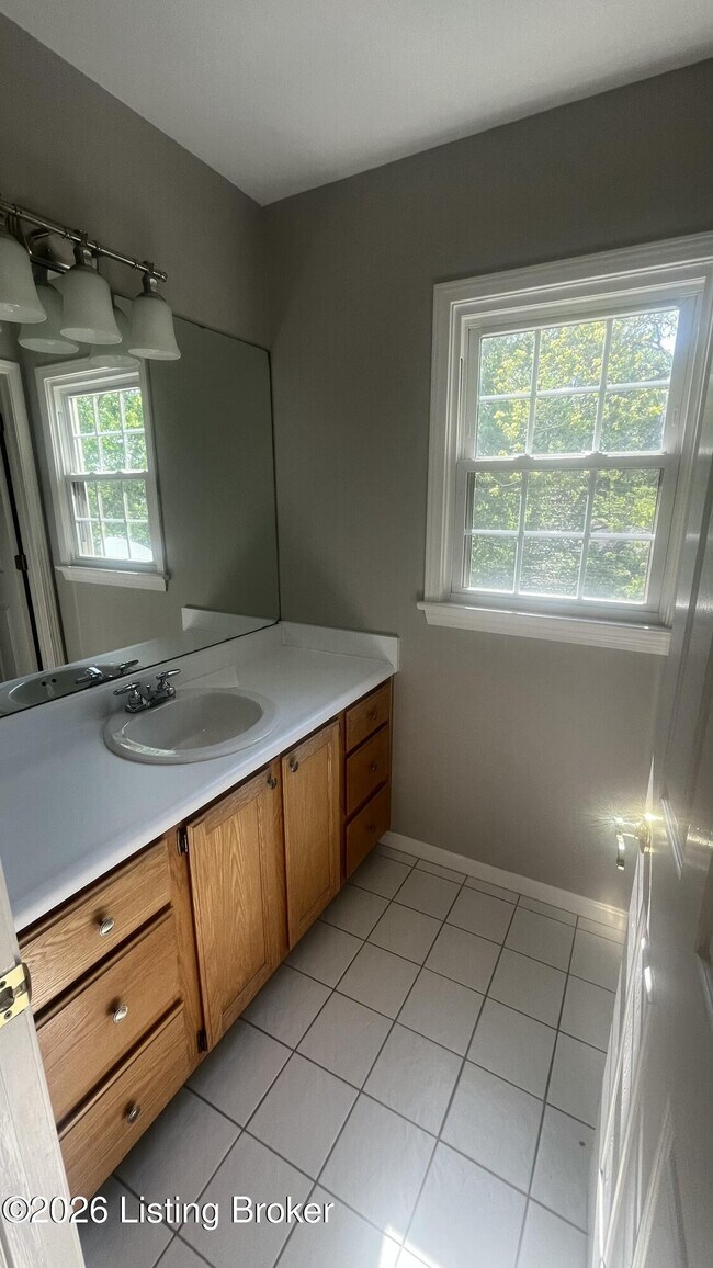 Building Photo - 402 Trinity Hills Ln